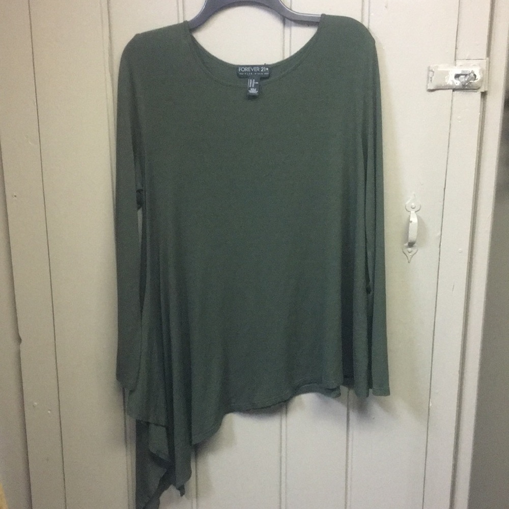 Symmetrical long sleeve shirt.